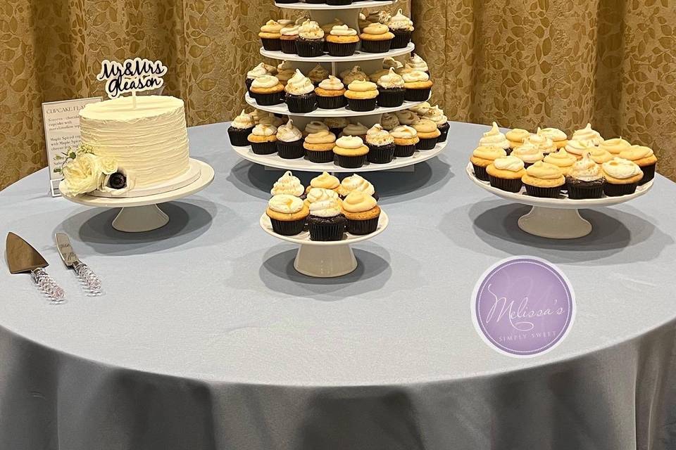 Small Cakes with Cupcake Tower