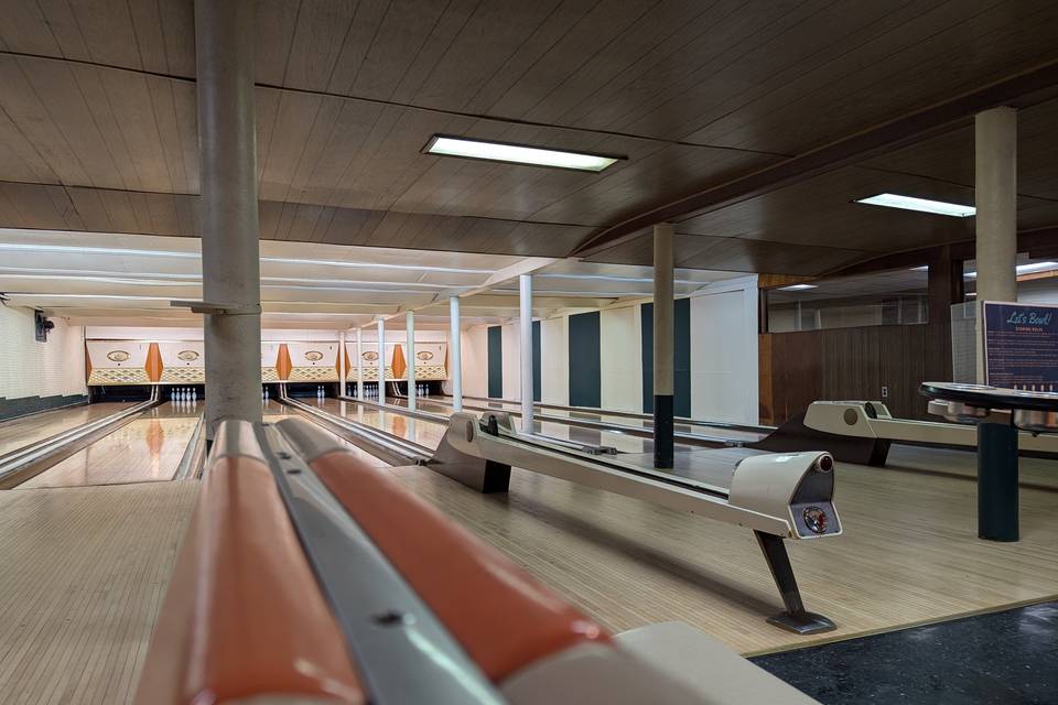Vintage 6-lane Bowling