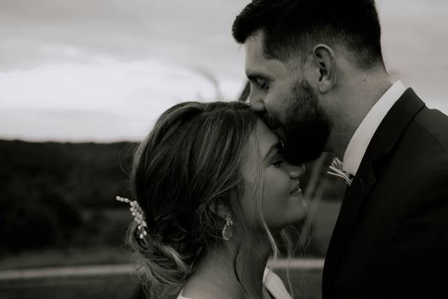 Bride and groom black and whit