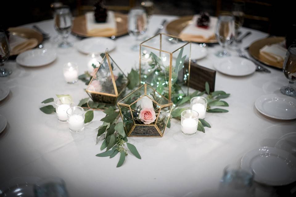 Reception table decor