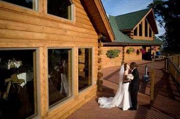 A stunning wedding at the Italian Gardens at Felicita Resort & Spa.