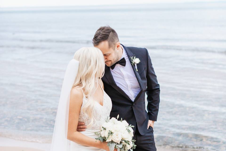 Newlyweds on the beach - Alexandra Robyn Photo + Design