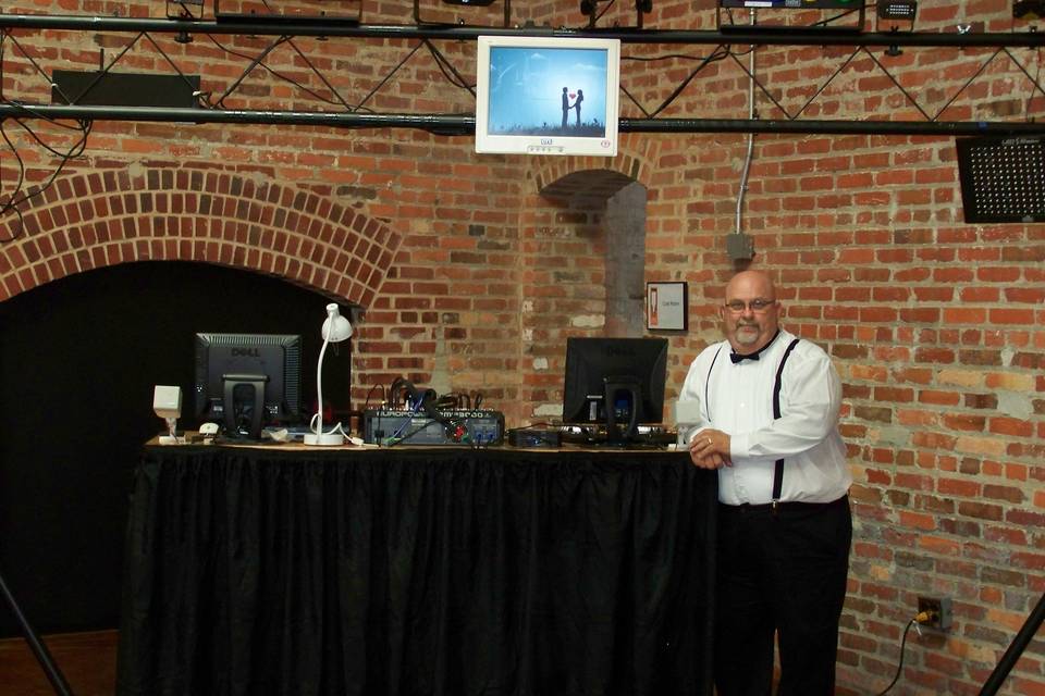 DJ