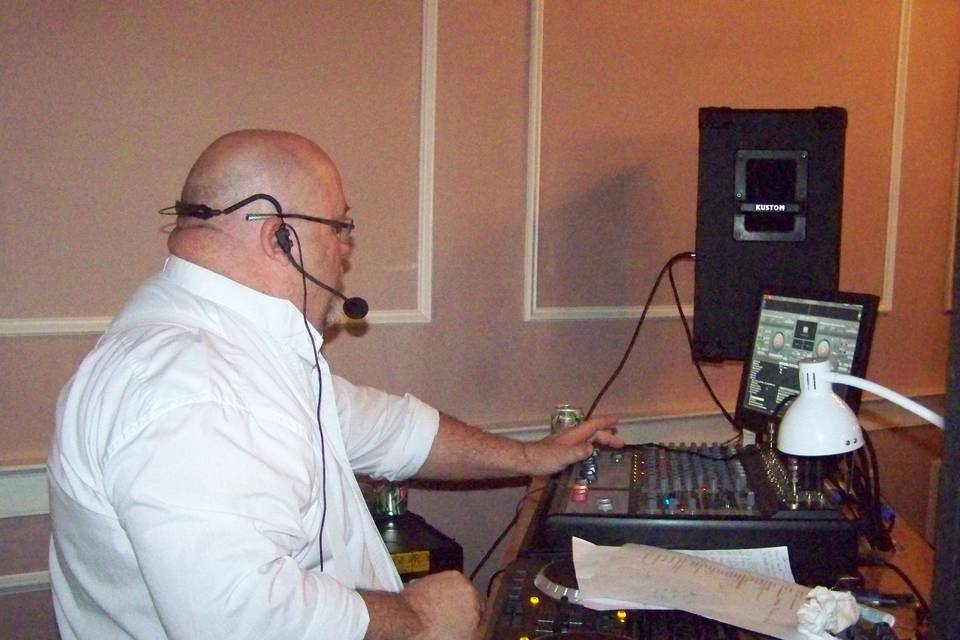 DJ