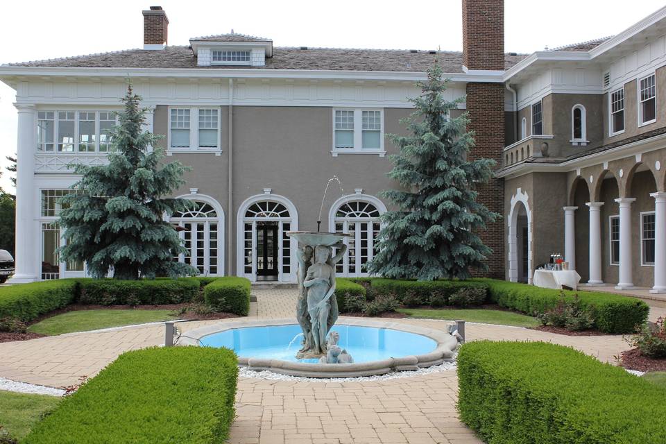 Statue fountain