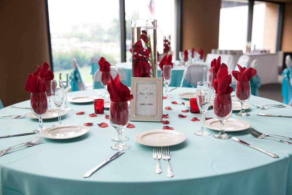 Table setting and red decor