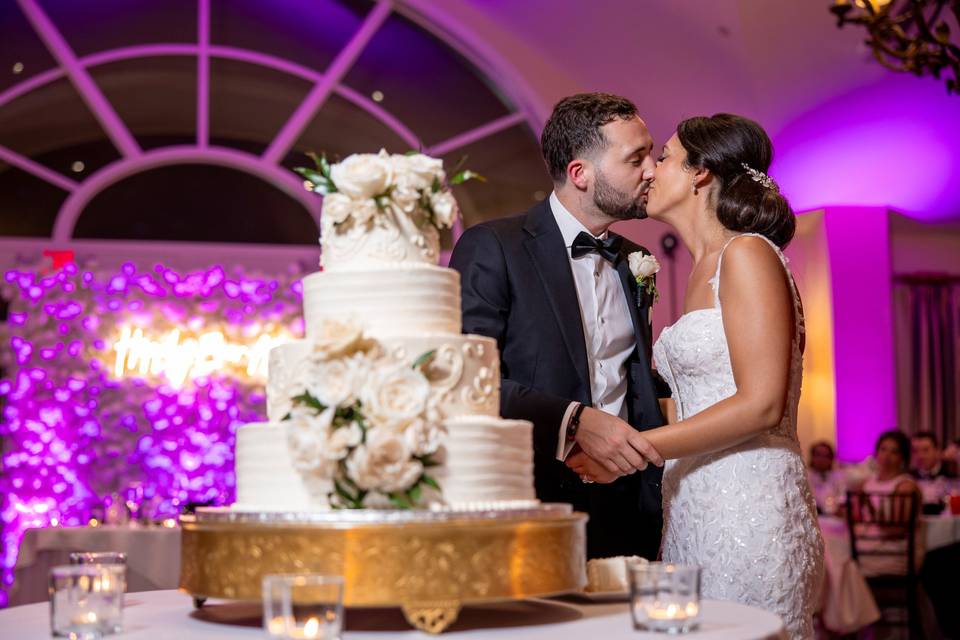 Cake & Kissing