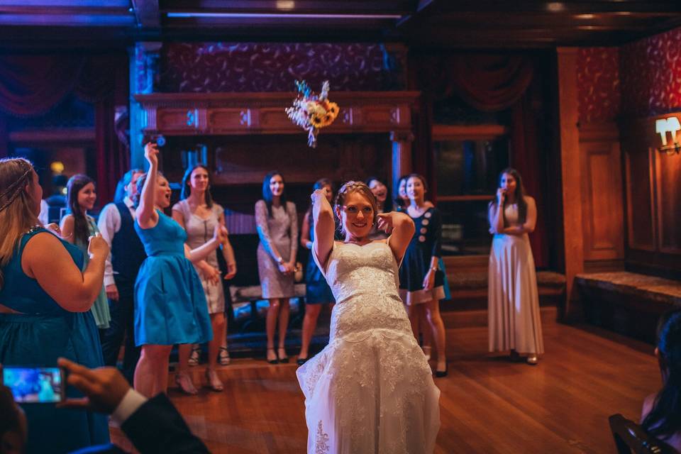 Bouquet throwing