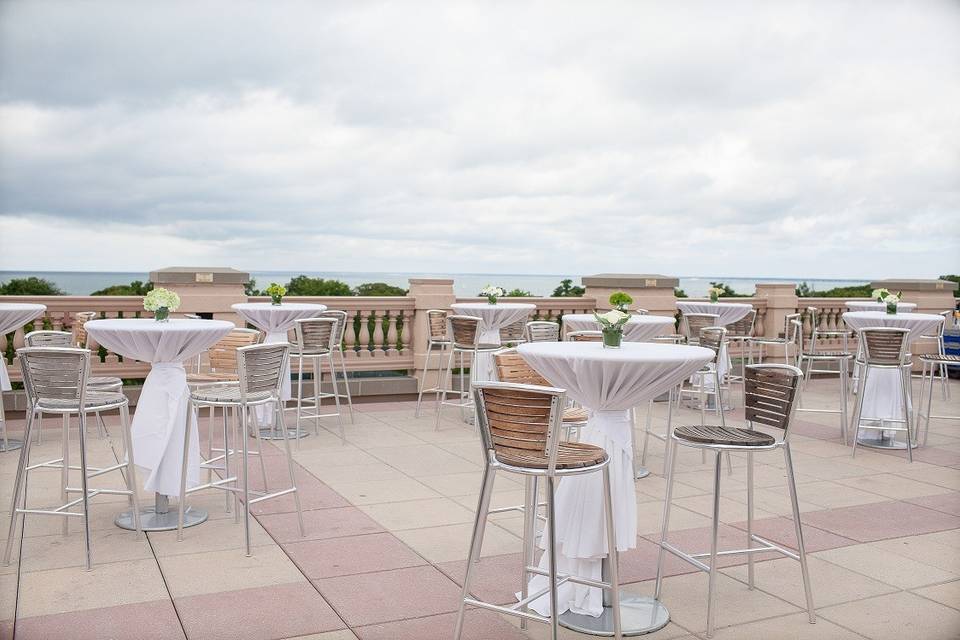 Outdoor table arrangement