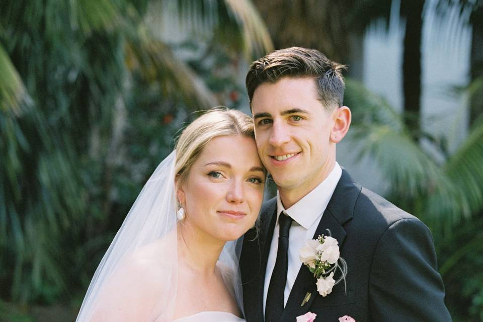 Garden bouquet newlyweds