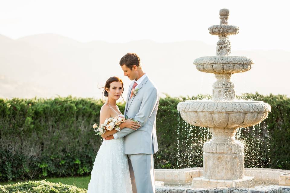 Couple portraits by fountain