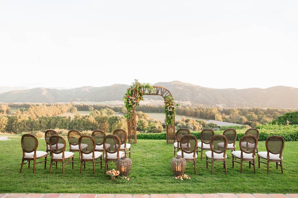 Romantic, earthy ceremony