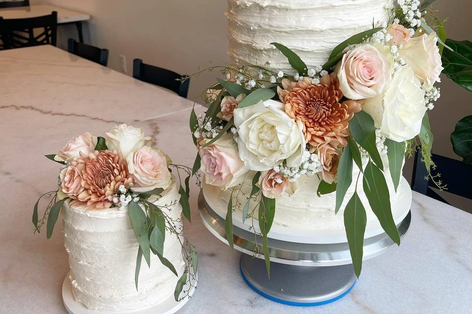 Floral wedding cake