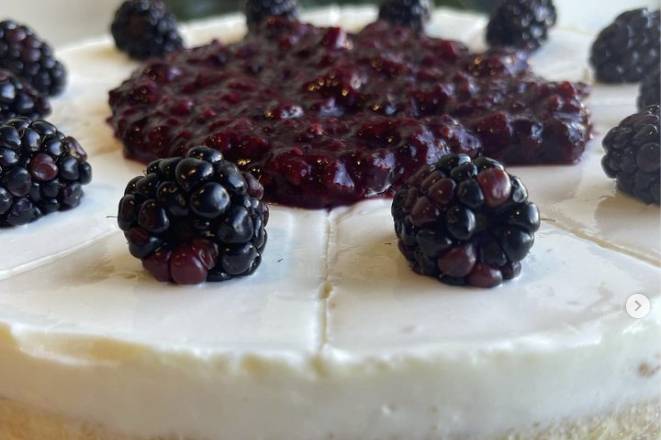 Berry compote cheesecake