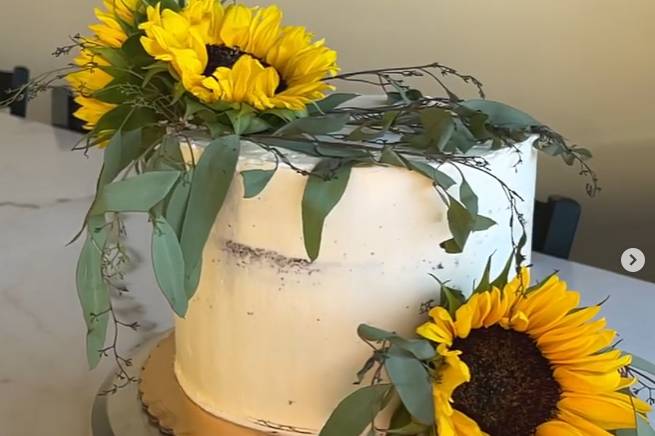 Sunflower naked cake