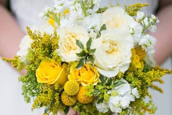 White and yellow bouquet