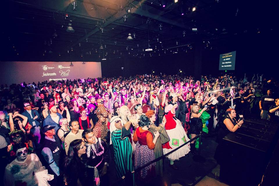 Bonza Bash Halloween 2014,  roughly 2,000 guests