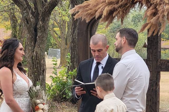 Rustic outdoor ceremony