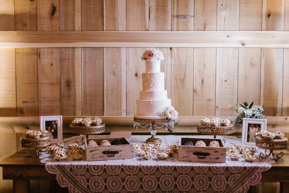 Venus Wedding - Cake Table