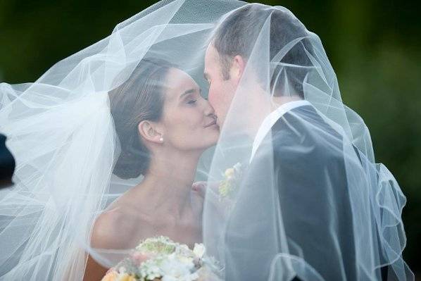 Bride: Danielle
Location: The Willows, Seattle Washington
Hair by Sir Daniel
Makeup by David Frohmberg
Photography by Susie Hamidi