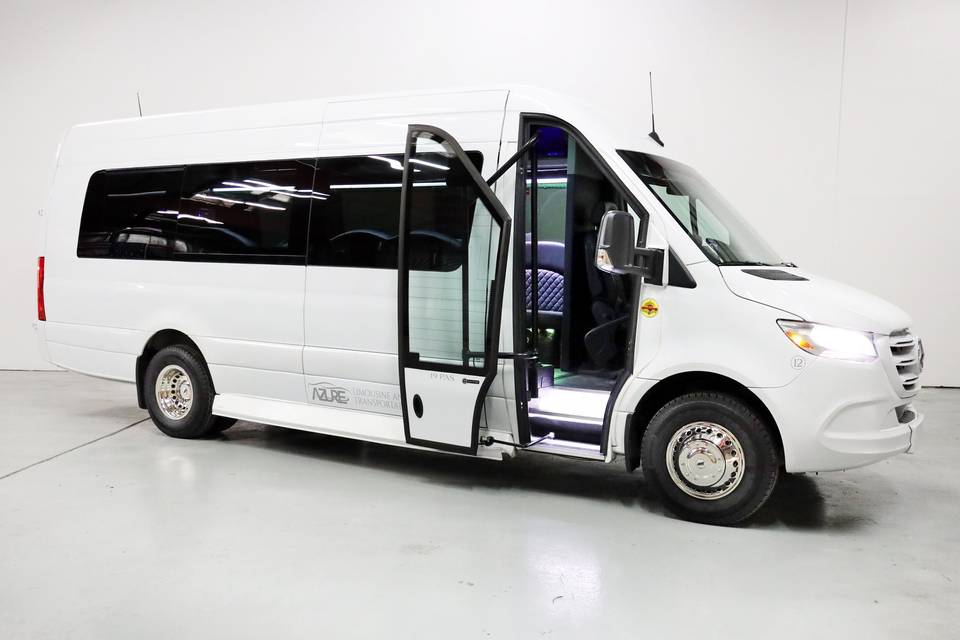 16 - 18p Merc Limo Sprinter