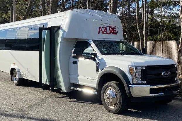 28p Party Bus w/Bathroom