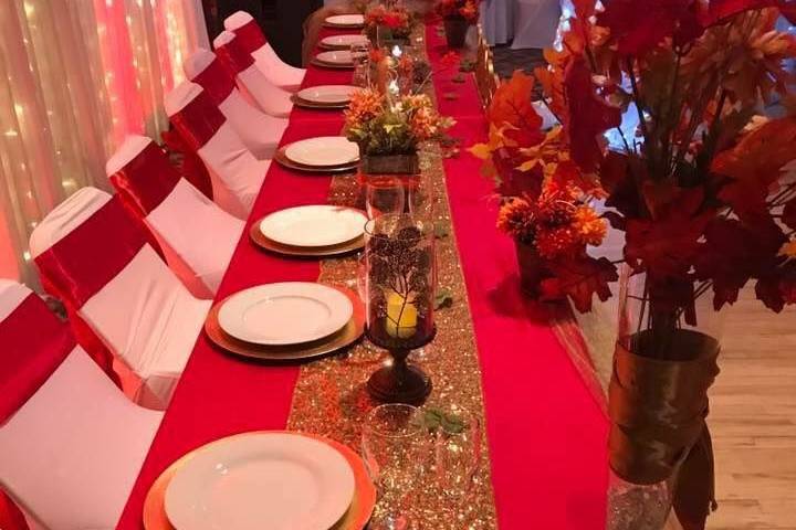 Sweetheart table red and gold