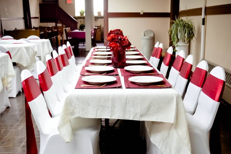 Ivory Spandex Chair Covers & Apple Red Satin Sashes