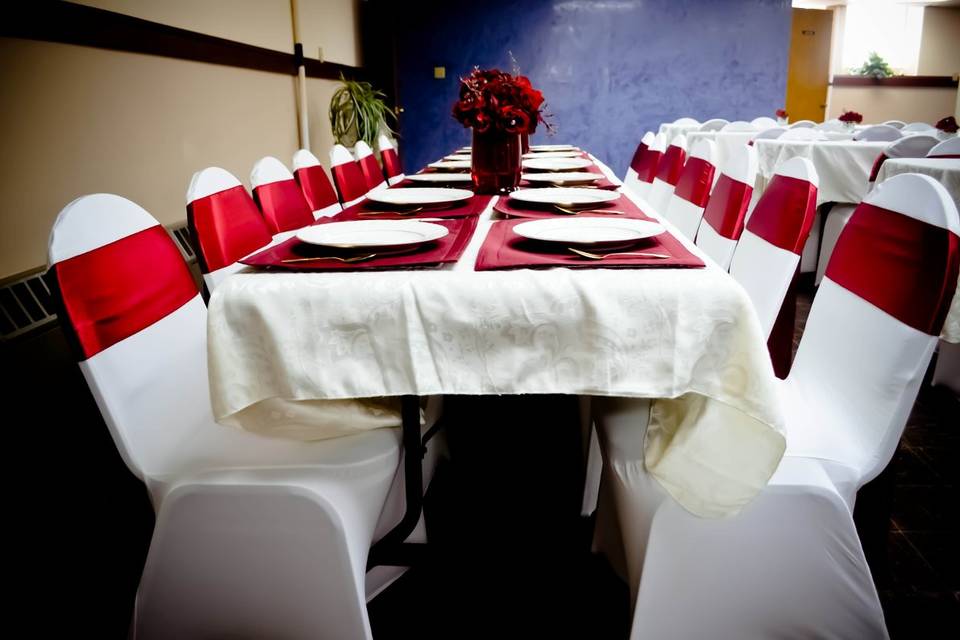 Ivory Spandex Chair Covers & Apple Red Satin Sashes