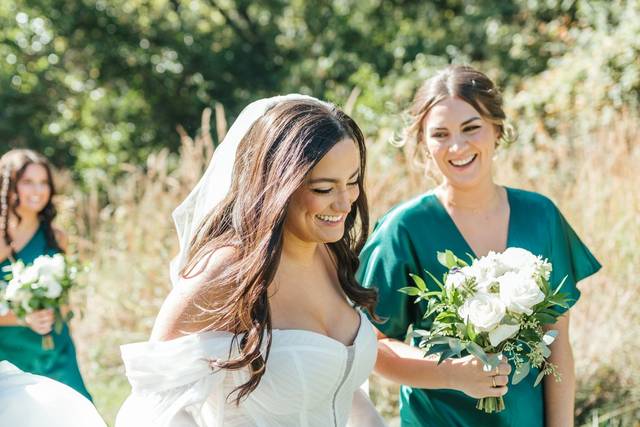 Outdoor bride photos