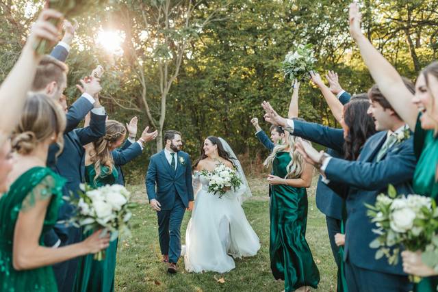 Outdoor bridal party photos