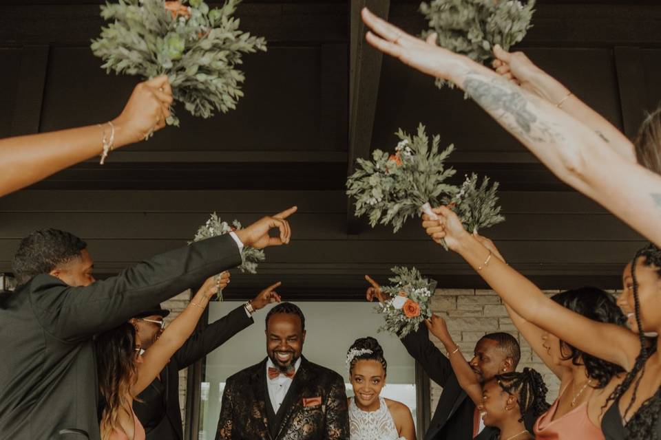 Outdoor bridal party photos