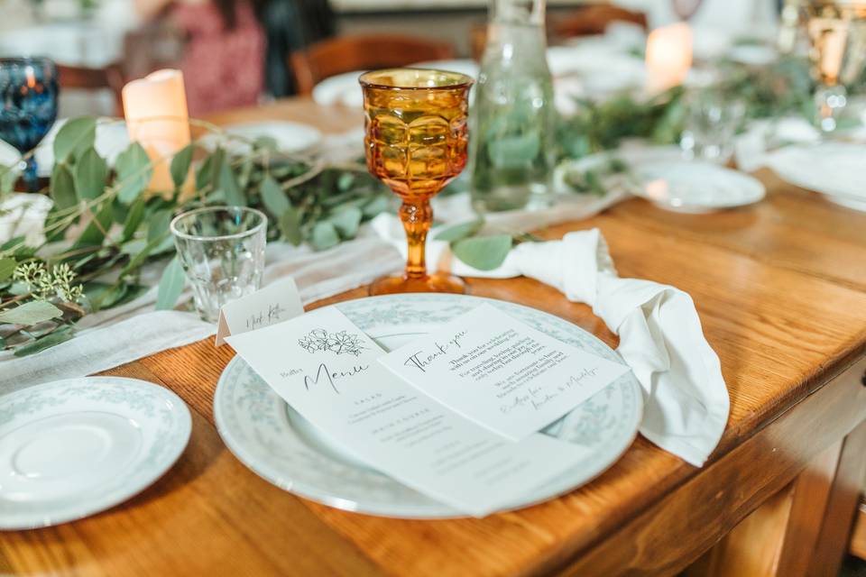 Plate setting decor