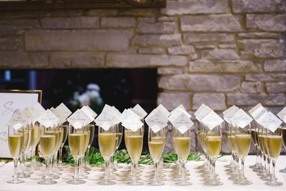 Champagne escort card table