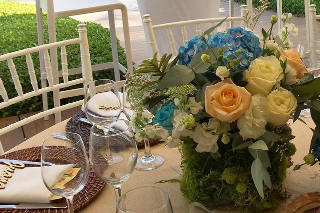 Tropical centerpiece