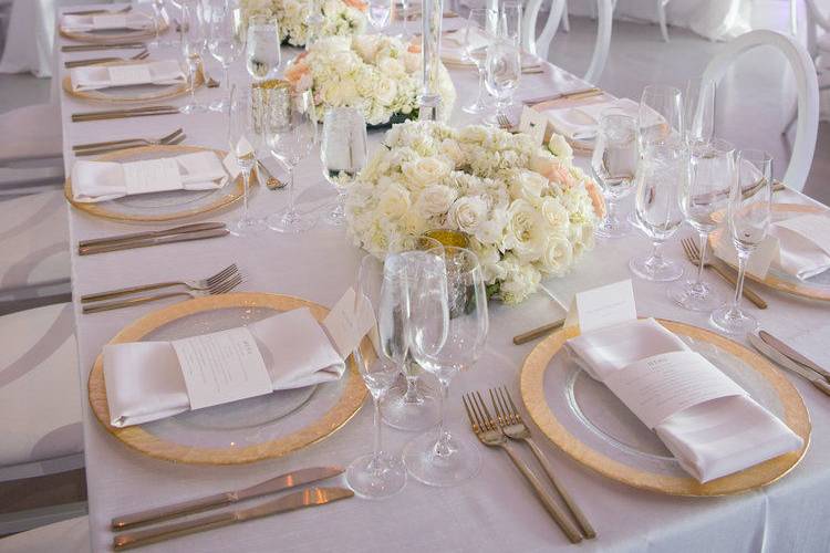 Table setting with centerpiece