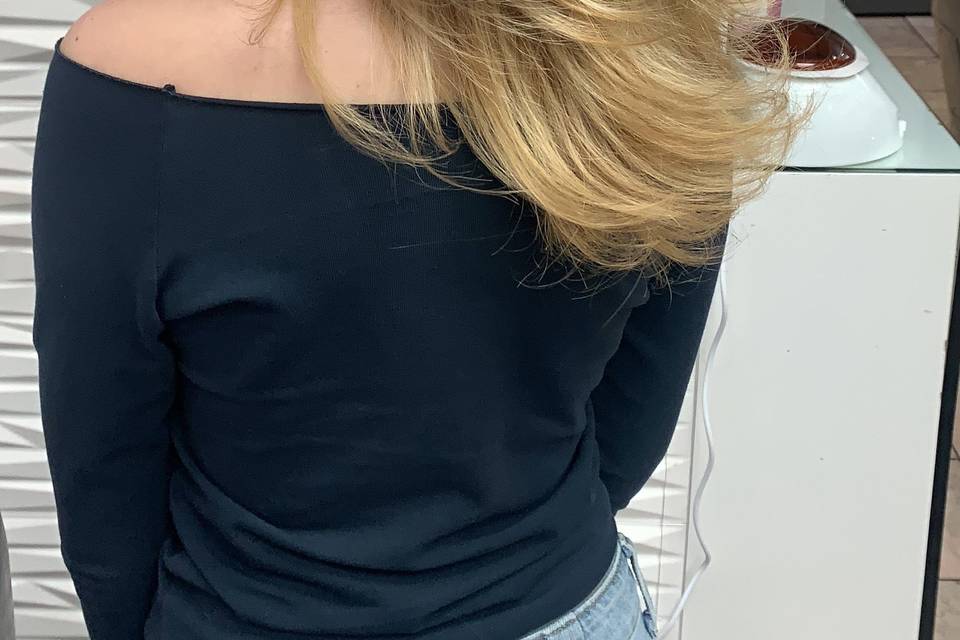 Custom blonding with blowout