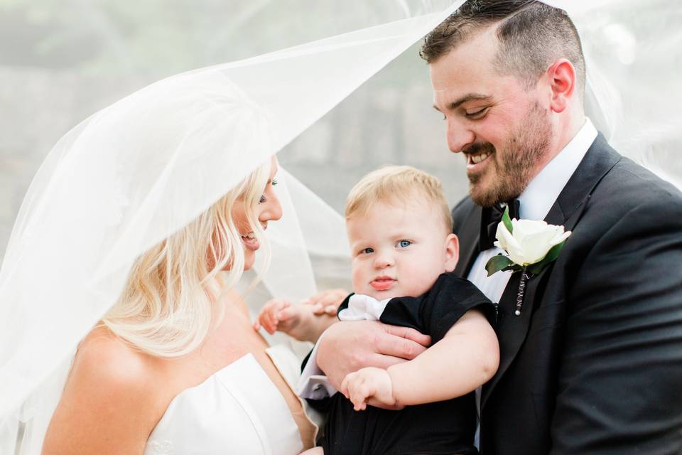 Bride + Groom at ACRE Memphis - Photos by Ava Vienneau