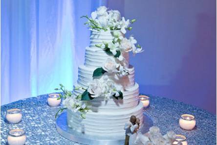 White floral centerpiece