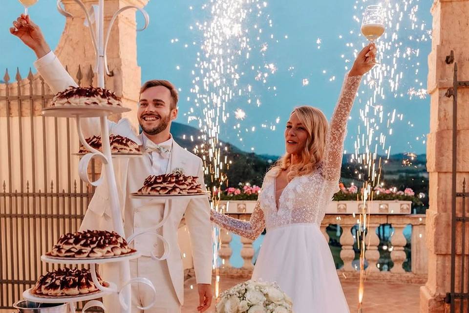 Cake cutting cold fountains