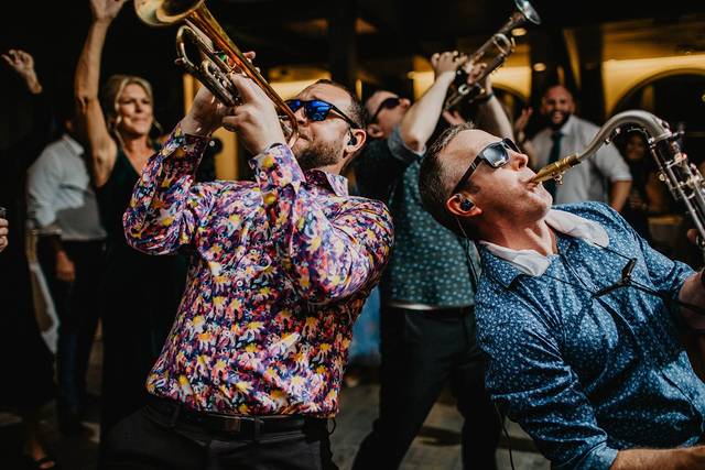 Energizing horn section