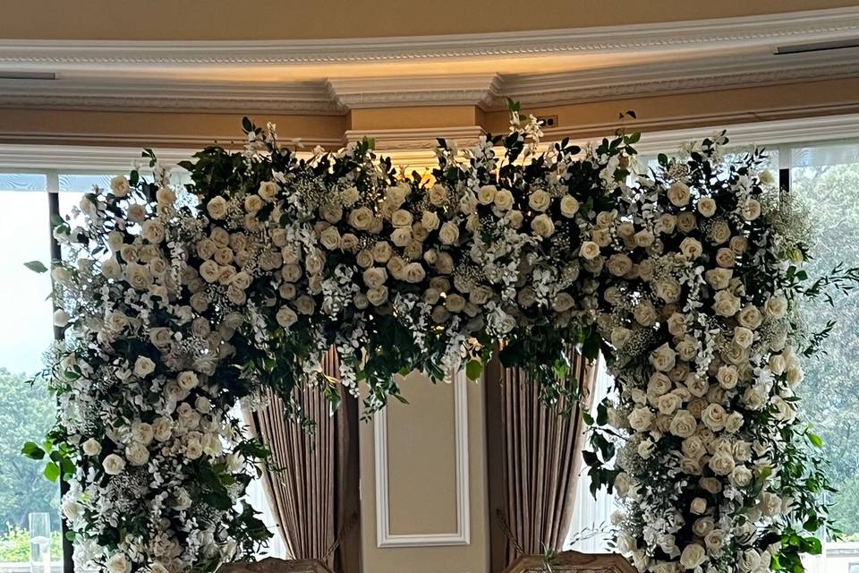 Sweetheart Table with Arch