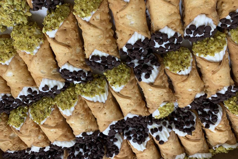 Cannoli for days