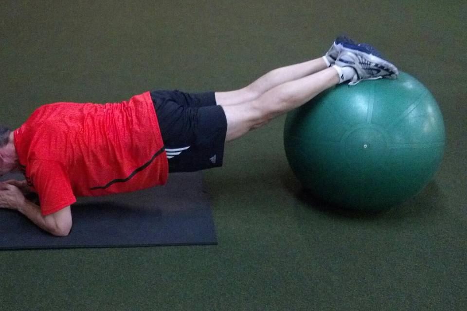 Ball plank