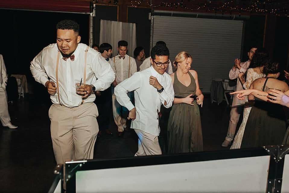 Groom & Brother buss'n down!