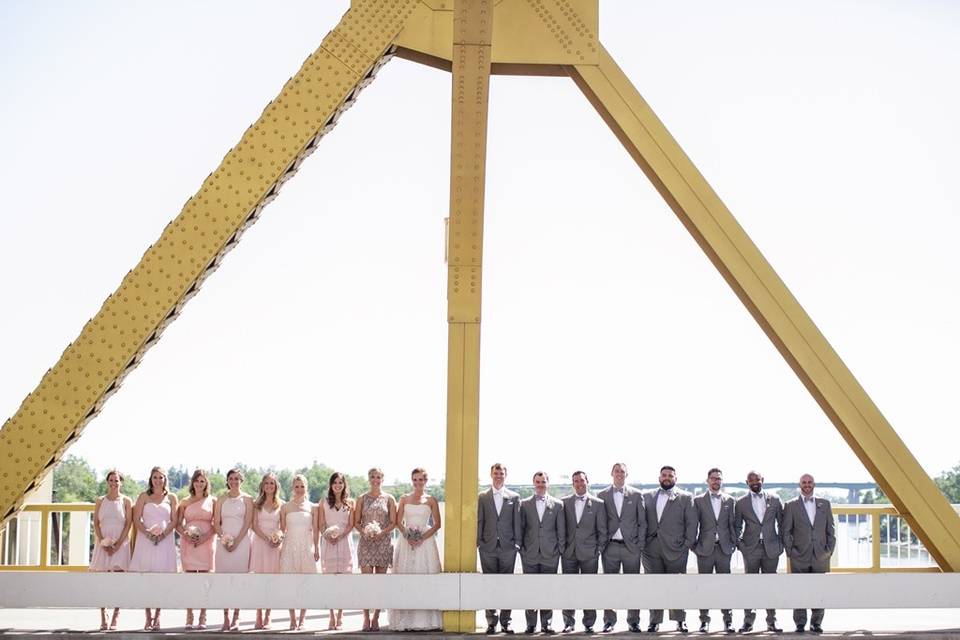 Couple with groomsmen and bridemaids