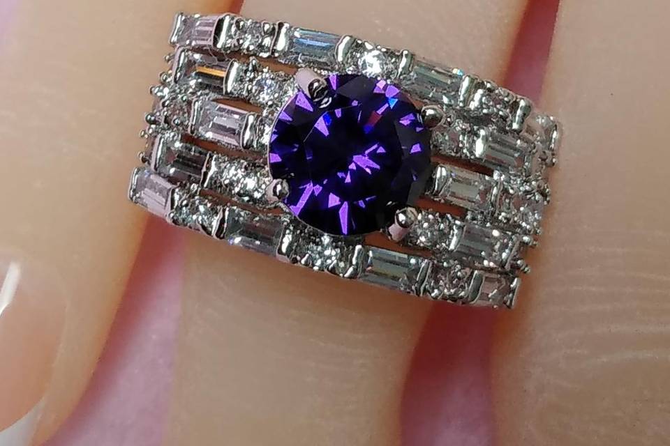 Exquisite diamond like ring