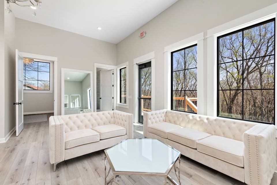 Bridal Suite lounging area