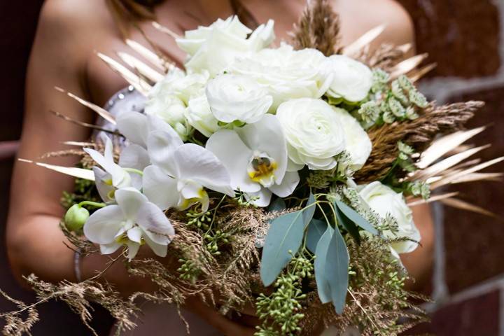 Bouquet with gold