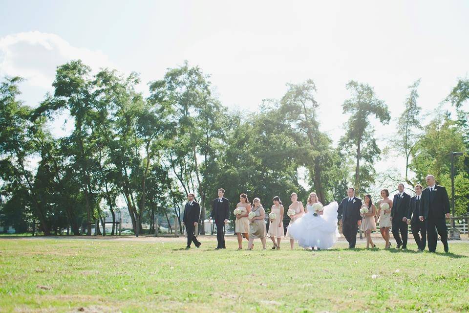 The couple with the bridesmaids and groomsmen